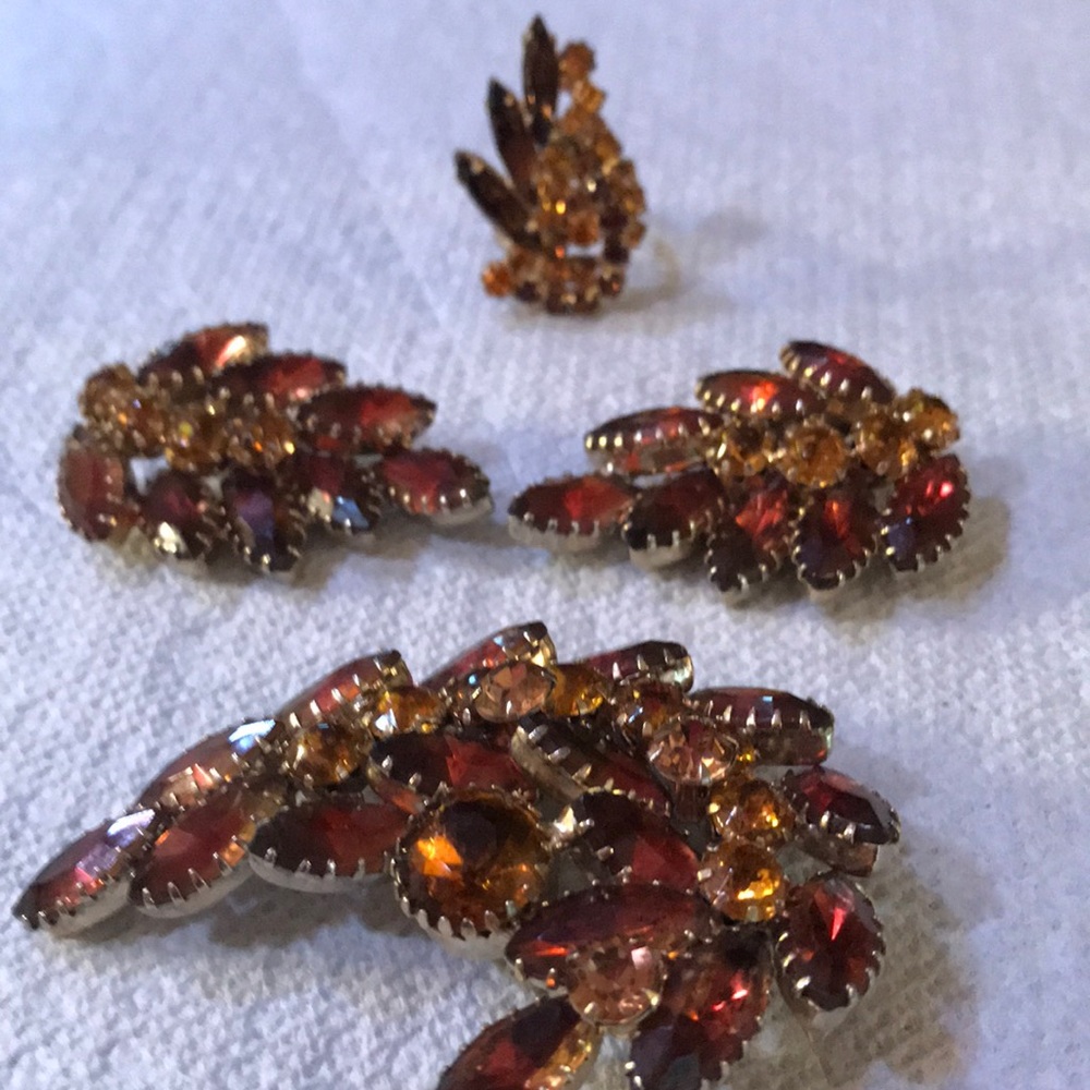 Brooch set vintage